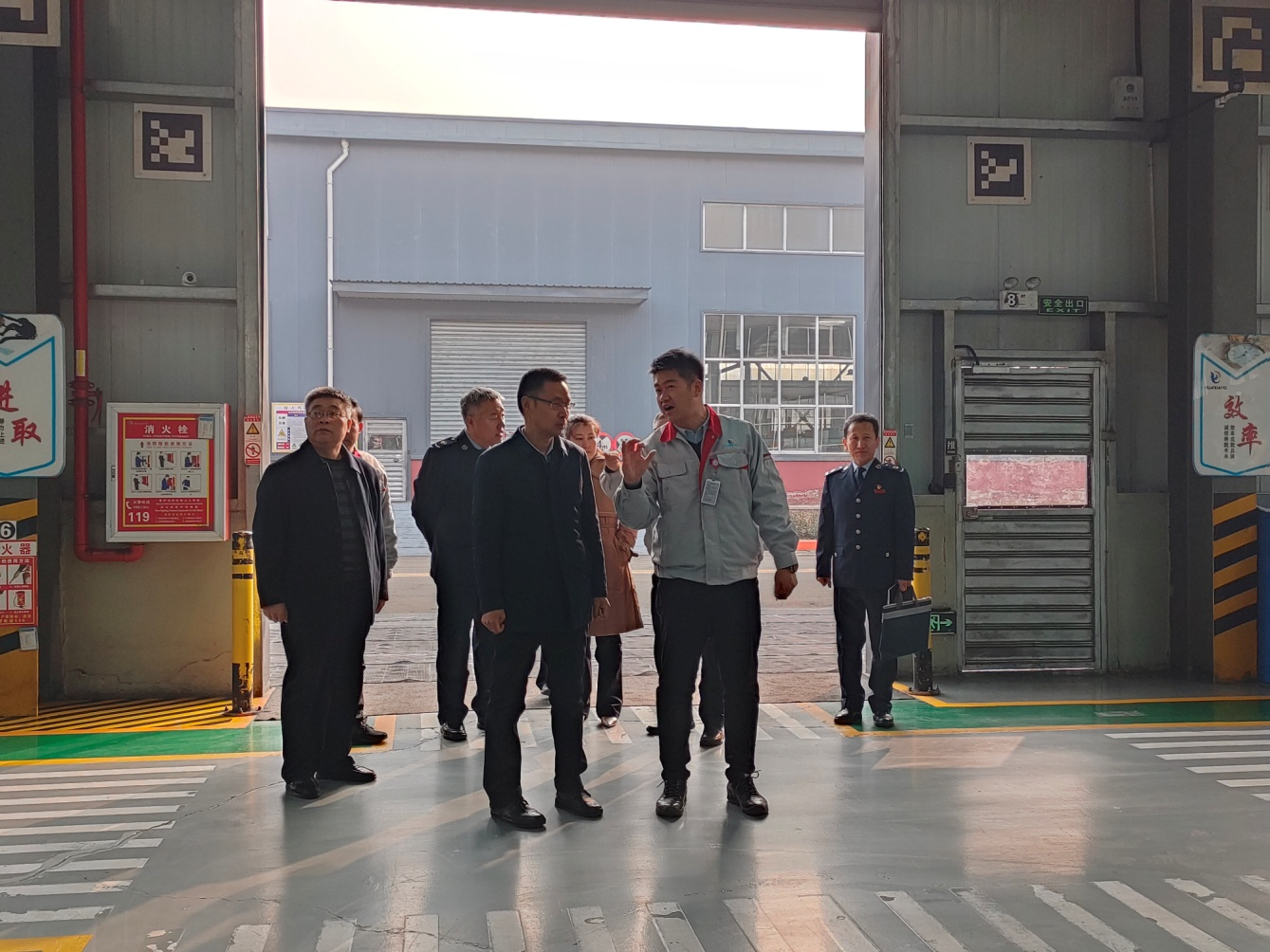 臨汾市稅務(wù)局黨委書記、局長張鎖林一行蒞臨我司調(diào)研服務(wù)
