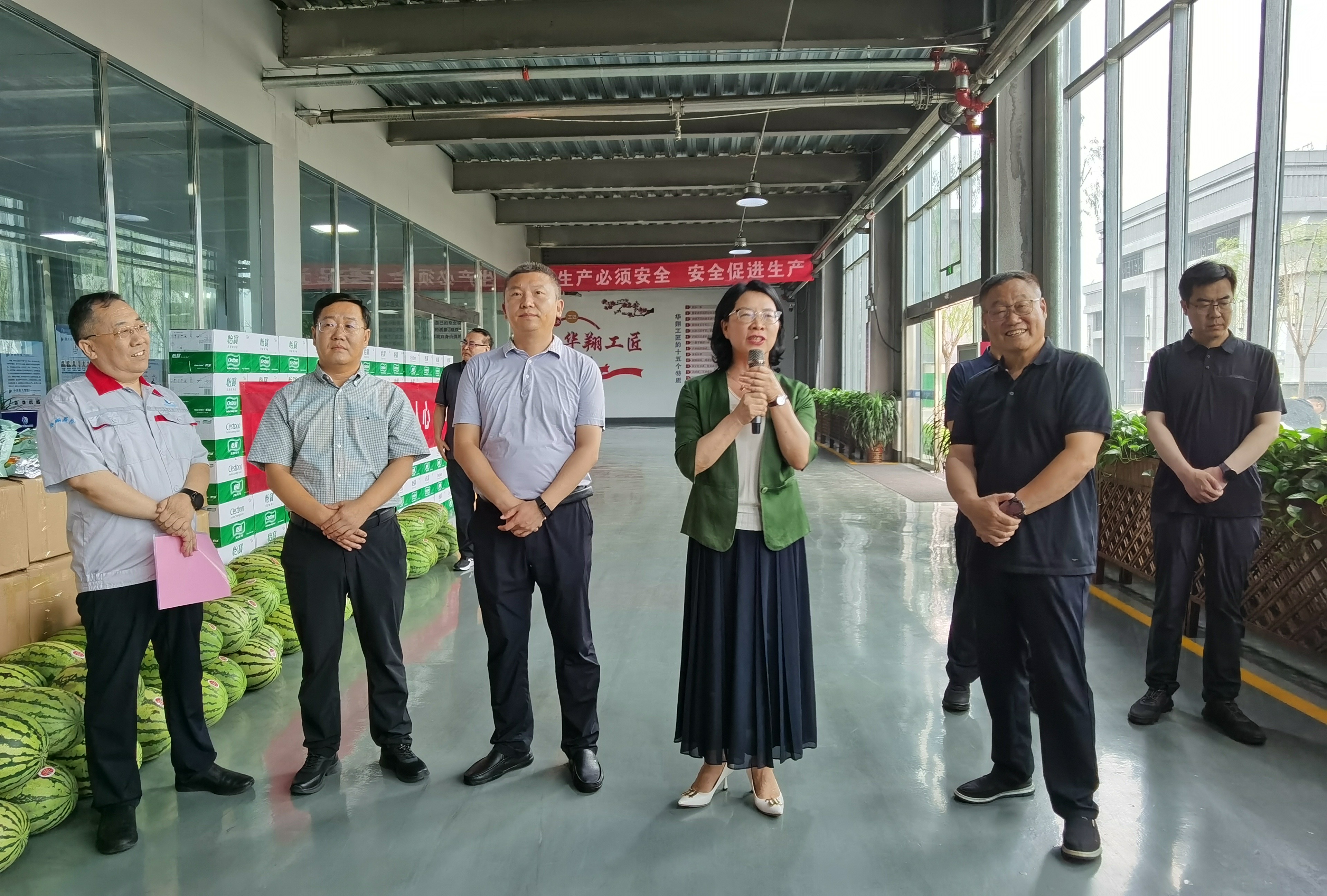 清涼慰問(wèn)暖人心、凝心聚力鼓干勁